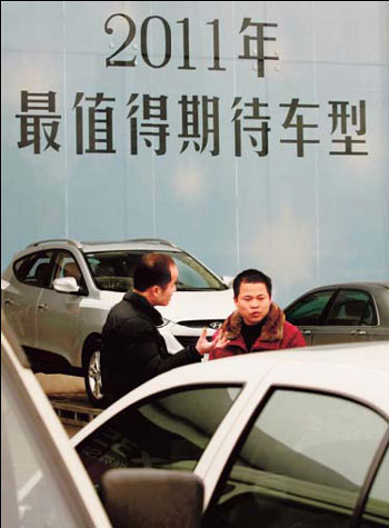Weak auto sales split analysts over year's prospects 