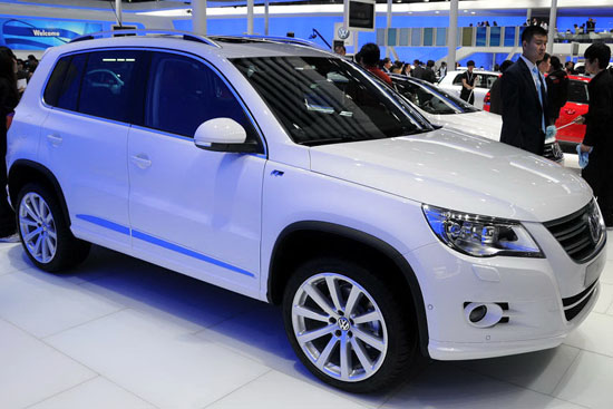 VW's Chinese import sales exceed 30000 in first half of 2011