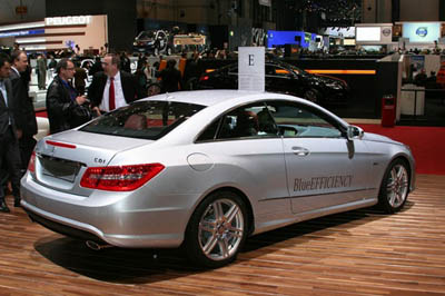 Mercedes July sales rise 17% on China demand