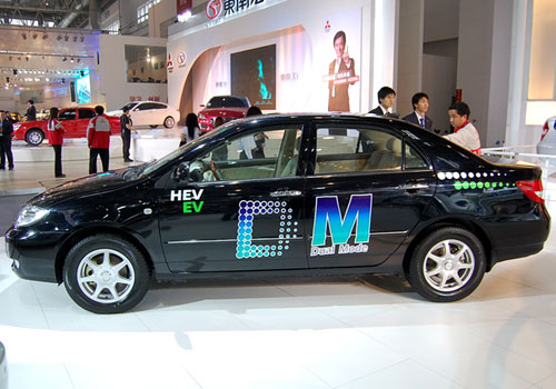 BYD exhibits hybrid cars F6DM, F3DM at Beijing auto show 