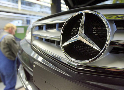 Daimler posts Q4 loss, cancels dividend