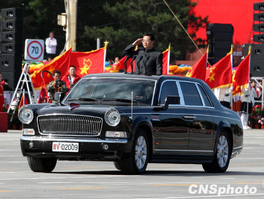 President rides Red Flag limo reviewing parade troops