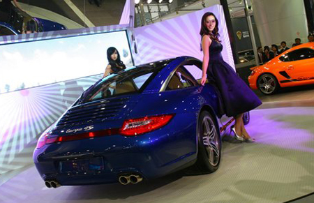 Porsche debuts new 911 Targa at Guangzhou show