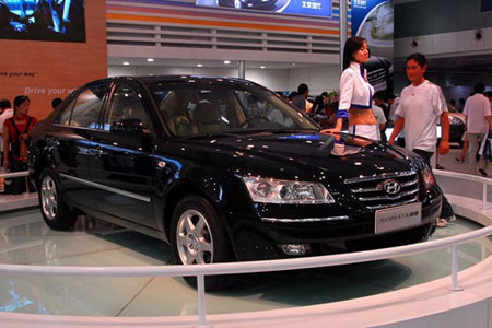 Hyundai urges China to cut tax on hybrid car