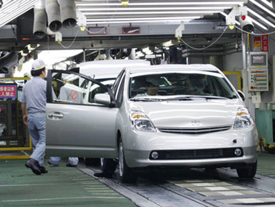 Toyota to cut production 28% as sales drop