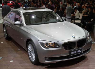 BMW debuts 760 Li sedan at Shanghai show