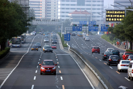 Fewer cars push Beijing Olympics to green lane